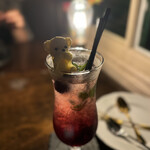 北野メディウム邸 - パフェについてたメディちゃんをドリンクに乗せてみた。