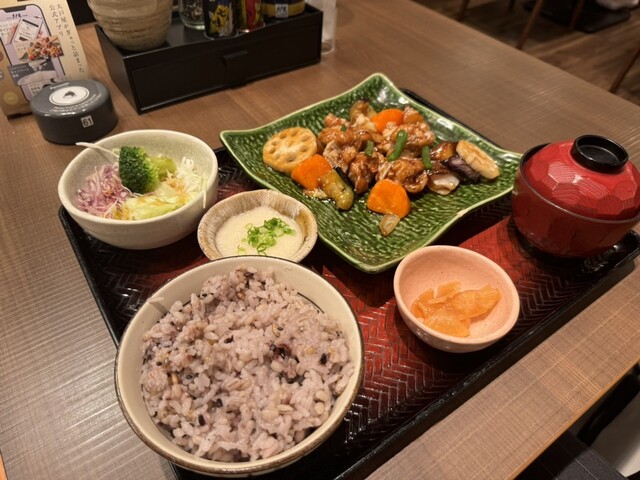 大戸屋 丸の内新東京ビル店 （おおとや） - 二重橋前/食堂