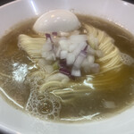 ヌードル＆スパイスカレー 今日の1番 - かけラーメン(煮干し)に店主様から玉子サービス