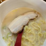 錦園 - 一枚少し大きめのチャーシュー入り（笑）