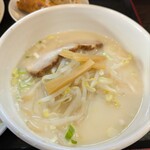 錦園 - ミニ豚骨ラーメン