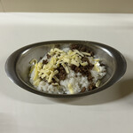 かれーの店 うどん  - チーズ、スパイシーひき肉