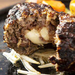 炭火ハンバーグ 肉焼き亭 - 夜限定！カマンベールチーズハンバーグ・ライス、スープ付き、ライスお替り1杯無料