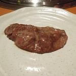 炭火焼肉 あもん - 焼きしゃぶ＠神戸牛ツラミ　ズームアップ