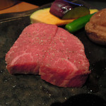 炭火焼肉 あもん - 上ヒレ・前腿・サガリ（ハラミ）・椎茸＆野菜　ズームアップ