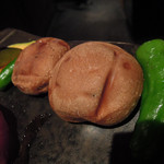 炭火焼肉 あもん - 上ヒレ・前腿・サガリ（ハラミ）・椎茸＆野菜　ズームアップ