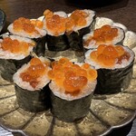 神楽坂 鮨 弥栄 - 子供用のいくら巻き。上にもいくら乗ってて豪華！
