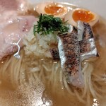麺家 たけ田 - 魚介の焼き出汁で造る柚子おろし塩そばアップ
