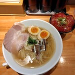 麺家 たけ田 - 魚介の焼き出汁で造る柚子おろし塩そばとヨコワの漬け丼
