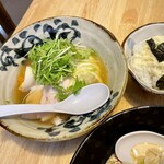 牛骨ラーメン たかうな - 鶏チャーシューが美味しそうな冷やしレモンラーメン