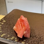 鮨屋のうおきん - 中トロがサービスで出てきました
