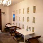 ビストロ フレッシュ - テーブル席　4名様も可能です。