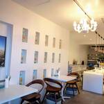 ビストロ フレッシュ - テーブル席　4名様も可能です。