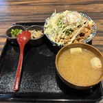 肉豆冨とレモンサワー 大衆食堂 安べゑ - 【2024.7.30(火)】温玉チャーシュー丼（並盛）768円→668円