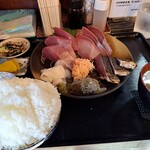 魚笑 - 本日の刺身定食大盛り1200円