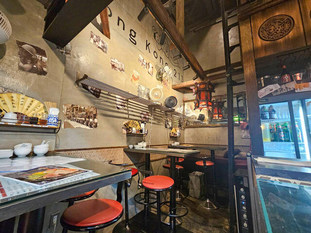 座席 : 三茶酒家 香港バル213 （サンチャシュカホンコンバルニー