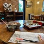 じどりや 穏座 - 店内テーブル