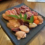 じどりや 穏座 - 近江しゃもすき焼き(肉たち)