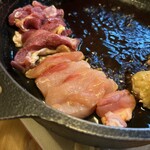 じどりや 穏座 - 肉投入