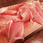 Conversa - 生ハム。お召し上がりのときに塊から削ぎます。