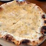 モンドール - ピザ：クワトロフォルマッジ