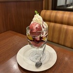 ロイヤルホスト - 食後のパフェ