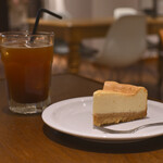 DILL Coffee Parlor - アメリカーノ(ICE)@税込550円、NYチーズケーキ＠税込600円