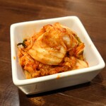 炭火焼肉 にく式 - キムチ