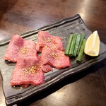炭火焼肉 にく式 - タン（上、並）