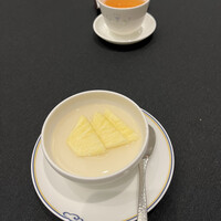 中国料理 翡翠宮 - ※「杏仁豆腐」は、見目麗しく、滑らか、かつ、クリーミーな食感で、香りもよく、甘さのバランスも絶妙であった。