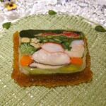 Auberge de Primavera - 活オマール海老と13種類の野菜のテリーヌ コンソメジュレとオレガノソース