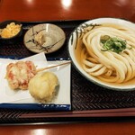 うどん たかしま - ひやあつ（中・500円）＋半熟卵天（150円）・赤ウインナー天（150円）
