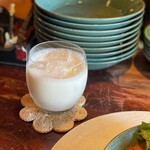 plAin - 生乳100%ヨーグルトを使用した自家製濃厚ラッシー プレーン