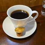 キッチン ブルー グローブ - ホットコーヒーのアップ