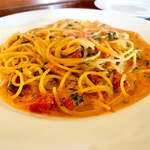 エルバッチャ - フレッシュハーブのトマトクリームソーススパゲティ