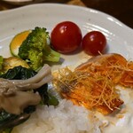 キッチン ブルー グローブ - ソースもカダイフも減ってきました