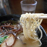 博多長浜らーめん ぼたん - ６５０えん『ラーメン (バリカタ)』2014.3