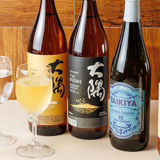 多彩なワインやオリジナル大吟醸純米酒が自慢。飲み放題あり◎