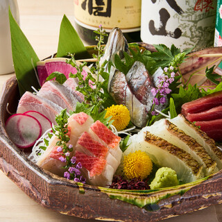お酒のお供に！直送鮮魚で新鮮なお刺身と絶品練り物のおでん