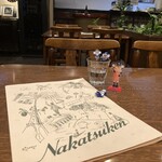 中津軒 - メニューが置いてある席に座ります。