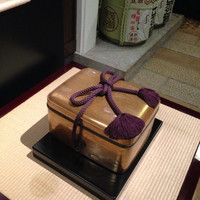 東京 芝 とうふ屋うかい - 本当は桐箱で保存しなければいけないらしい