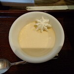 そば居酒屋 楽 - ▷デザート
これは固まってるかと思いきや、液体だなあ