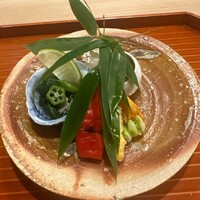 壱 - 無花果　黄色パプリカの胡麻和え　モロヘイヤ　オクラ　雑魚のお浸し　キスの一夜干し　バチコ　枝豆　とうもろこし　酒盗入り赤万願寺