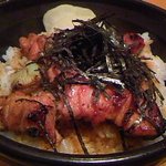Yakitori Torizou - 丼ぶり　タレがしみたご飯に焼き鳥のせて・・・たまらんですね
