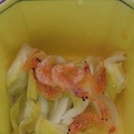 天麩羅 吉野 - 春キャベツと玉ねぎと桜海老の酢の物