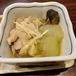 宵ノねこ - おまかせおばんざい3種盛り
      ⑴恵那どりと冬瓜とろろ昆布煮