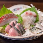 金町製麺 - 料理写真:2024.7 愛知産キハタとメイチダイの刺身（450円）、大分産活け〆生サバの刺身（450円）、鹿児島産活け〆シマアジの刺身（450円）、佐賀産自家製コハダの酢〆（450円）