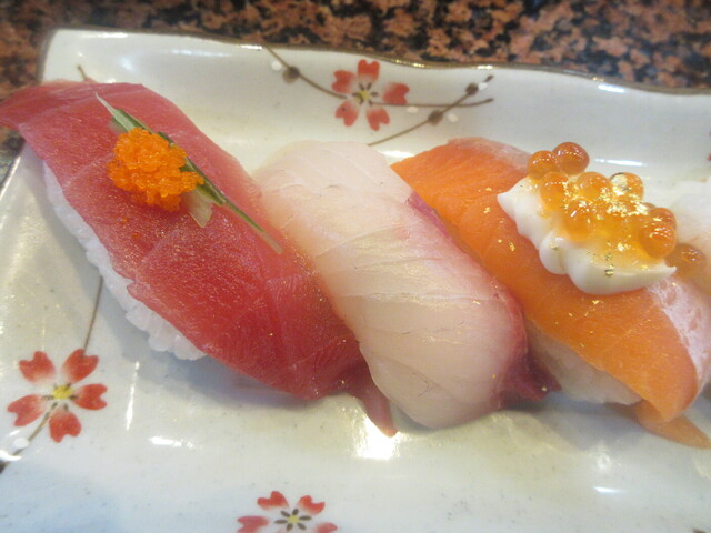 太助寿司 本店 &ndash; 追分の回転寿司で新鮮海鮮を堪能 | 秋田市