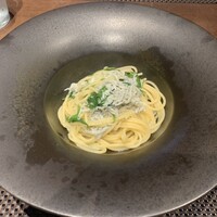 タケル クインディチ(LOQUAT) 西伊豆 - シラスと葉ネギのパスタ