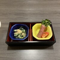 しゃぶしゃぶ 吟半 お台場店 - ほうれん草の胡麻和え・貝割れ肉巻き